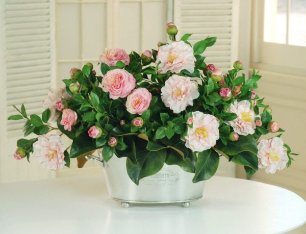 Magnolia & Rose Centerpiece - Image 3